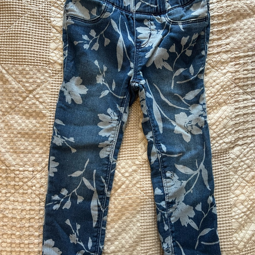 Old Navy Kids Floral Jeans - Blue and White size 3T